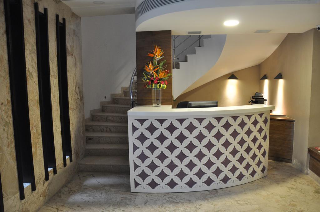 La Woods Hotel Chennai Eksteriør bilde
